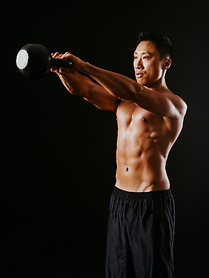 포토 JPG 해외이미지 모양 응시 남자 스포츠 신체 검은배경 근육 건강 그림자 한명 사람 동양인 성인 세로 운동 힘 장비 무게 보디빌딩 보디빌더 날씬함 연습 땀 근육질 역도 팔 무거움 궤 리프팅 케틀벨 해외202004 해외포토 1 시선 백그라운드 인종 신체부위 검은색 헬스 몸매 파일형식 이미지허브