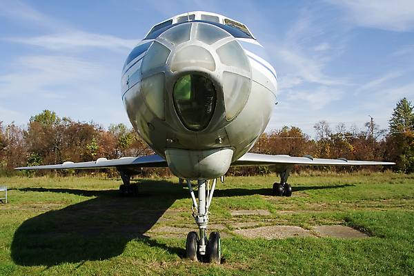 포토 JPG 해외이미지 날개 창문 하늘 비행기 사람없음 기둥 바퀴 60대 주차 호루라기 코 승객 기어 소비에트 항해사 해외202004 해외포토 직업 노년 건축 항공교통 대중교통 신체부위 파일형식 이미지허브