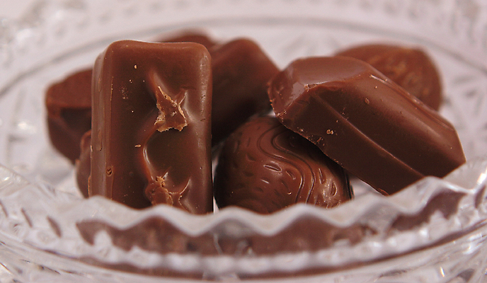 포토 JPG 해외이미지 접시 음식 다이어트 유리 건강 사탕 사람없음 과자 초콜릿 여러개 블록 우유 사발 달콤 맛 몸무게 유혹 비만 크림 욕심 캐러멜 해외202004 해외포토 식기 다수 컨셉 재질 디저트 유제품 사기그릇 몸매 파일형식 이미지허브