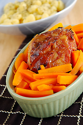 포토 JPG 해외이미지 채소 육류 돼지고기 요리 사람없음 식사 당근 굽기 머스터드 햄 베이컨 꿀 점심식사 해외202004 해외포토 식재료 뿌리채소 소스_음식 구이 파일형식 이미지허브