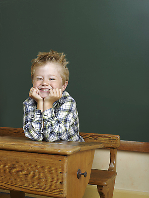 포토 JPG 해외이미지 학생 교육 교실 학교 바닥 한명 소년 스터디 업무 신학기 패기 공급 해외202004 해외포토 1 남자 어린이 컨셉 사람 학습 작업 자신감 파일형식 이미지허브