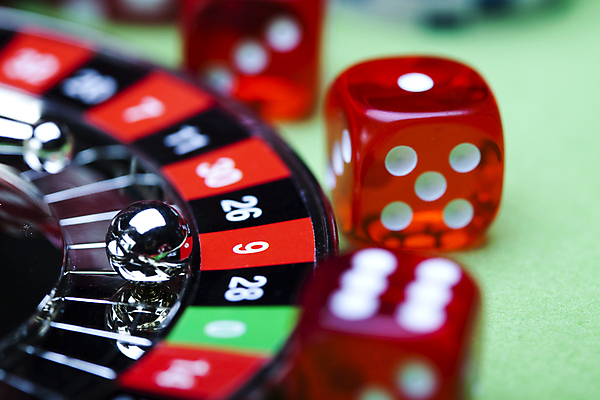 포토 JPG 해외이미지 실내 근접촬영 사람없음 아웃포커스 도박 소프트포커스 카지노 주사위 룰렛 겜블 초록배경 해외202004 해외포토 뷰포인트 백그라운드 촬영기법 내부 초록색 게임 파일형식 이미지허브