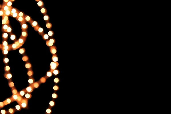 포토 JPG 해외이미지 백그라운드 크리스마스 전등 사람없음 장식 빛 노란색 파티 검은색 어둠 흰색 축하 야간 저녁 보케 블러 카피스페이스 해외202004 해외포토 자연요소 기념일 컬러 컨셉 조명 이벤트 공백 파일형식 이미지허브