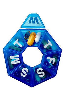 포토 JPG 해외이미지 클리핑패스 건강 병원 사람없음 파란색 알약 약 입 일주일 컨테이너 약국 처방 수납 조제 돌봄 마약 복용 조언 해외202004 해외포토 산업 컬러 의학 모션 신체부위 만들기 파일형식 이미지허브