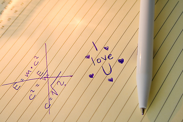 포토 JPG 해외이미지 교육 종이 백그라운드 십자가 학교 사랑 사람없음 책 펜 쪽지 공책 공백 정보 업무 문서 페이지 해외202004 해외포토 감정 문구용품 필기구 작업 파일형식 이미지허브