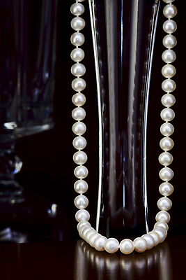 포토 JPG 해외이미지 줄 백그라운드 목걸이 열쇠 선물 사람없음 빛 반사 유행 흰색 재산 고급 우아함 보석 오브젝트 여의주 해외202004 해외포토 컬러 컨셉 장신구 금융 광석 파일형식 이미지허브