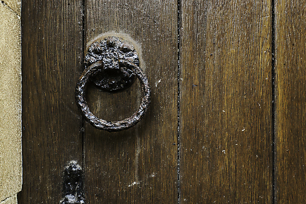 포토 JPG 해외이미지 디자인 출입구 손잡이 사람없음 목재 문 금속 소리 수확 반지 원형 화려 철 입장 묘사 노크 수목 옛날 해외202004 해외포토 도형 나무 컨셉 농업 재료 장신구 재질 파일형식 이미지허브