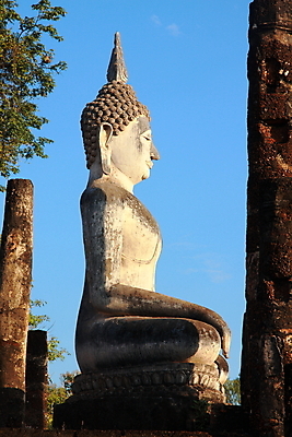 포토 JPG 해외이미지 나무 구름 문화 얼굴 여행 불교 오렌지 태국 하늘 아침 따뜻함 앉기 사람없음 세로 컬러풀 햇빛 조각상 탑 침묵 골동품 바위 흰색 기도 기둥 사찰 영혼 명상 과거 봉 명승지 옛날 파멸 해외202004 해외포토 주간 자연요소 식물 건축물 건축 아시아 종교 컬러 컨셉 과일 종교건축 모션 풍경 신체부위 태양 조형물 소리 돌_바위 파일형식 소멸 이미지허브