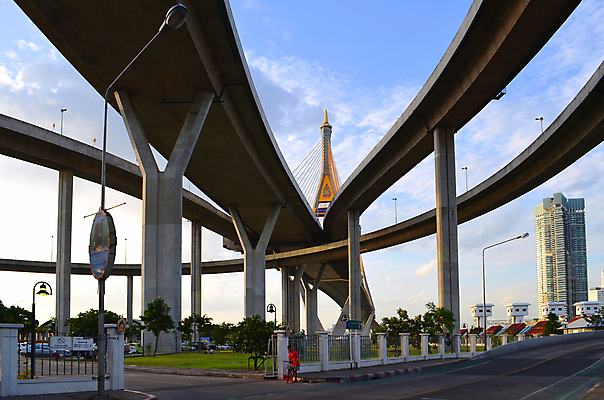 포토 JPG 해외이미지 디자인 십자가 건축양식 태국 사람없음 건물 만 연결 묘사 상업 공학 해외202004 해외포토 건축물 교육 건축 아시아 파일형식 이미지허브