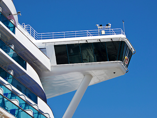 포토 JPG 해외이미지 바다 창문 항해 사람없음 세계 방 운전 발코니 흰색 보트 고급 정상 큼 크루즈 갑판 활 네비게이션 제어 해외202004 해외포토 컬러 컨셉 배_교통 모션 크기 파일형식 이미지허브