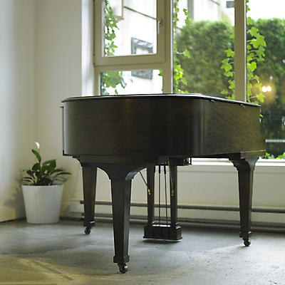 포토 JPG 해외이미지 식물 줄 음악 잎 거실 창문 바닥 주택 사람없음 목재 초록색 갈색 정원 뚜껑 흰색 기구 양 오픈 피아노 피부 시멘트 부드러움 뮤지컬 콘크리트 해외202004 해외포토 나무 컬러 재료 포유류 문화예술 건물 신체부위 감각 건반악기 파일형식 이미지허브