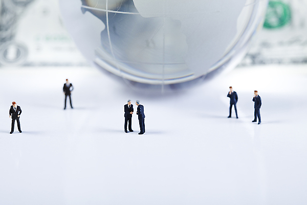 포토 JPG 해외이미지 회의 실내 협상 사람없음 아웃포커스 금융 지구본 마주보기 글로벌비즈니스 비즈니스맨 토론 흰배경 금융비즈니스 인물미니어처 해외202004 해외포토 남자 백그라운드 비즈니스 모션 촬영기법 내부 경제 글로벌 미니어처 흰색 직장인 파일형식 이미지허브