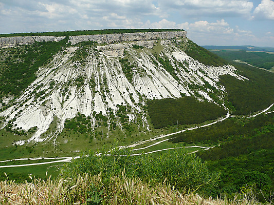 포토 JPG 해외이미지 나무 구름 계절 기독교 도로 여행 자연 하늘 산 주택 안테나 풍경 경사 사람없음 건물 목재 초록색 여름 파란색 골짜기 계곡 봄 바위 숲 땅 언덕 타운 흐림 수녀원 우크라이나 케일 해외202004 해외포토 자연요소 식물 건축물 유럽 종교 길 컬러 채소 재료 통신 교통시설 날씨 돌_바위 도시 생태계 파일형식 이미지허브