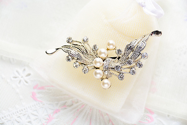 포토 JPG 해외이미지 디자인 백그라운드 장신구 유리 불꽃 선물 사람없음 가로 빛 컬러풀 반사 유행 검은색 어둠 바위 흰색 재산 고급 크리스탈 보석 자르기 소중 순수 다이아몬드 결정체 보물 고립 지질학 해외202004 해외포토 교육 컬러 컨셉 모션 재질 불 금융 돌_바위 광석 파일형식 이미지허브