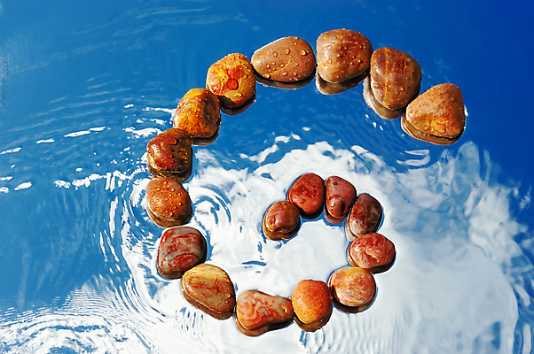 포토 JPG 해외이미지 선 컨셉 곡선 자연 나선형 사람없음 물 흐름 조약돌 원형 고리 두루마리 심볼 명상 드리블 해외202004 해외포토 자연요소 도형 무늬 돌_바위 생태계 파일형식 이미지허브