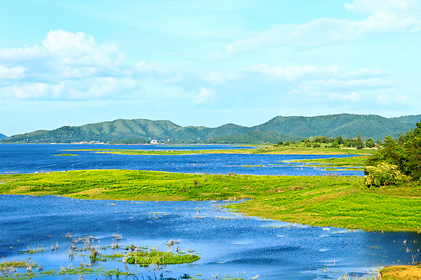 포토 JPG 해외이미지 구름 공원 아시아 호수 파도 여행 교통시설 태국 하늘 휴가 산 풍경 사람없음 목재 초록색 마을 안개 흰색 저수지 점 보트 숲 댐 에코 지역 석회암 전국 해외202004 해외포토 자연요소 나무 공공시설 나라 바다 컬러 교통 배_교통 재료 날씨 환경 암석 시설 파일형식 이미지허브