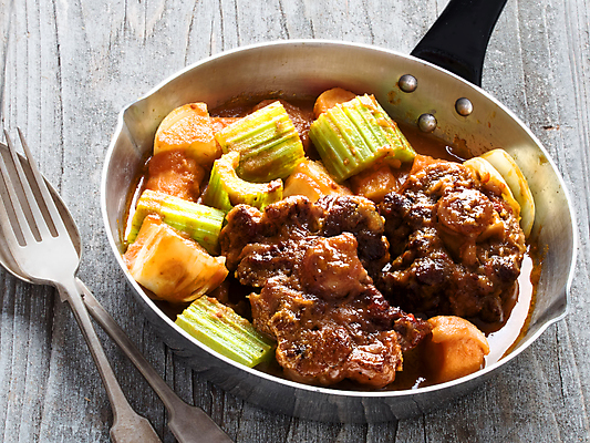 포토 JPG 해외이미지 음식 영국 뼈 육류 요리 사람없음 가로 빨간색 세로 와인 소고기 시골 꼬리 느림 단백질 해외202004 해외포토 유럽 컬러 식재료 주류 영양소 파일형식 이미지허브