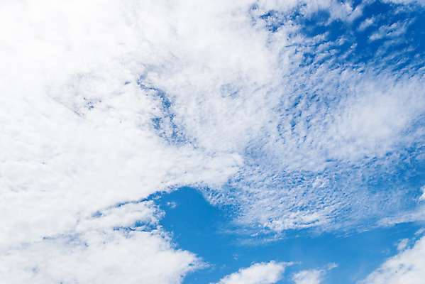 포토 JPG 해외이미지 구름 백그라운드 자연 하늘 날씨 사람없음 야외 여름 파란색 빛 평화 흰색 분위기 순수 산소 오존 해외202004 해외포토 자연요소 계절 컬러 컨셉 원소 생태계 파일형식 이미지허브