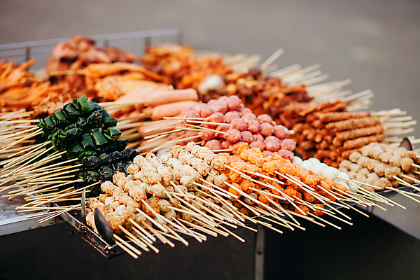 포토 JPG 해외이미지 접시 아시아 음식 백그라운드 공 거리 패스트푸드 육류 돼지고기 요리 동양인 사람없음 야외 금속 일본 식사 저녁식사 치킨 소고기 튀김 원형 소시지 꼬치 닫기 맛 그릴 바비큐 미트볼 매움 심플 베트남 점심식사 길거리음식 땅바닥 핸드메이드 스타일 해외202004 해외포토 도형 식기 나라 컨셉 식재료 모션 재질 주방용품 바닥 인종 동남아시아 가공식품 인스턴트 닭고기요리 파일형식 이미지허브