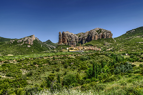 포토 JPG 해외이미지 자연 하늘 주택 풍경 사람없음 컬러풀 마을 스페인 큼 아래 리빙 거인 조감도 디테일 해외202004 해외포토 유럽 컬러 건물 크기 방향 생태계 위치 파일형식 이미지허브
