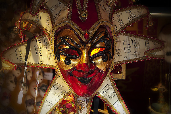 포토 JPG 해외이미지 전통 디자인 응시 여자 얼굴 백그라운드 추상 그림자 가면 사람 사람없음 반짝임 컬러풀 파티 유행 검은색 축제 이탈리아 골동품 흰색 운명 수수께끼 황금 그늘 신비 비밀 신분 베네치아 숨김 가면무도회 섬광 숨기 해외202004 해외포토 시선 유럽 컬러 컨셉 무늬 모션 이벤트 신체부위 무도회 파일형식 이미지허브