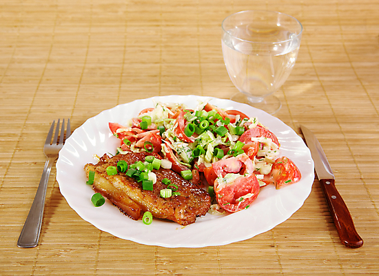 포토 JPG 해외이미지 접시 음식 조각 다이어트 토마토 채소 부분 육류 돼지고기 스테이크 요리 비프스테이크 사람없음 빨간색 초록색 식사 저녁식사 샐러드 소고기 튀김 신선 뜨거움 고명 맛 그릴 바비큐 자르기 먹기 향신료 만족 준비 슛 칼로리 점심식사 단백질 등심 해외202004 해외포토 식기 감정 컬러 컨셉 식재료 모션 주방용품 서양음식 건강 영양소 향미료 파일형식 이미지허브