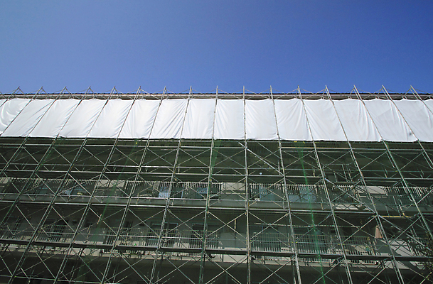 포토 JPG 해외이미지 외관 창문 하늘 노동자 주택 안전 사람없음 야외 건물 금속 도시 큼 기중기 만들기 리프트 공학 발판 철강 콘크리트 프로젝트 해외202004 해외포토 직업 건축물 교육 모션 재질 중장비 크기 파일형식 이미지허브