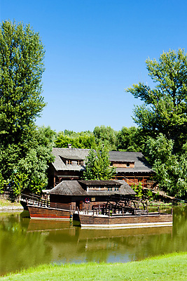 포토 JPG 해외이미지 외관 유럽 건축양식 사람없음 야외 건물 목재 강 동유럽 방앗간 다뉴브강 슬로바키아 옛날 해외202004 해외포토 나무 건축물 건축 나라 재료 파일형식 이미지허브