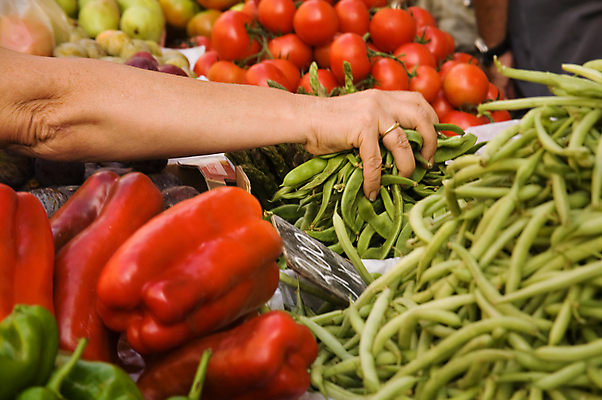 포토 JPG 해외이미지 손 음식 농업 다이어트 토마토 채소 가방 과일 콩 사람없음 신선 반지 시장 무역 유기농 아스파라거스 복숭아 후추 팔 성분 해외202004 해외포토 웰빙 잡화 산업 장신구 곡류 건강 신체부위 향신료 파일형식 이미지허브