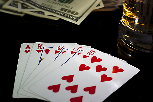 포토 JPG 해외이미지 돈 유리 놀이 사람없음 반사 달러 우승 신용카드 도박 선택 기회 포커 에이스 위스키 해외202004 해외포토 컨셉 재질 주류 금융 게임 최고 트럼프 재산 파일형식 이미지허브