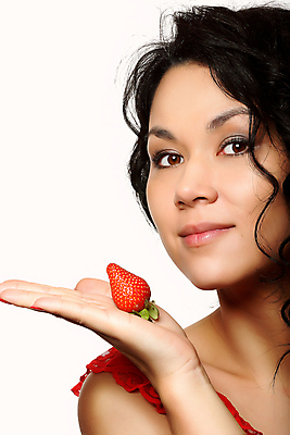 포토 JPG 해외이미지 모델 1 여자 행복 얼굴 음식 백그라운드 과일 딸기 디저트 갈색머리 건강 한명 사람 빨간색 기쁨 흰색 신선 우아함 달콤 맛 숙성 해외202004 해외포토 헤어스타일 감정 컬러 컨셉 신체부위 파일형식 이미지허브