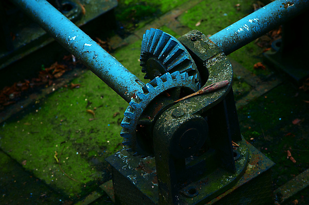 포토 JPG 해외이미지 모양 산업 포즈 컨셉 2 통신 부분 모션 협력 사람없음 가로 파란색 금속 힘 기계 침묵 장비 에너지 공구 업무 작업 바퀴 원형 치아 연결 큼 철 오브젝트 톱니바퀴 각도 엔진 기어 공학 세대 모터 되감기 발명 철강 특별함 해외202004 해외포토 도형 교육 컬러 재질 소리 도구 소화기관 크기 파일형식 이미지허브