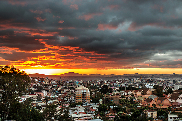 포토 JPG 해외이미지 구름 건축양식 아프리카 하늘 주택 사람없음 건물 빛 도시풍경 일몰 도시 황금 마다가스카르 조감도 해외202004 해외포토 자연요소 건축물 건축 나라 풍경 노을 파일형식 이미지허브