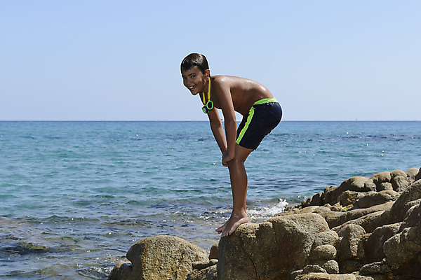 포토 JPG 해외이미지 라이프스타일 행복 어린이 스포츠 바다 포즈 신체 하늘 휴가 한명 사람 소년 물 파란색 태양 점프 수영 흰색 자신감 잠수부 떨어짐 다이빙 수영선수 암초 무료 해외202004 해외포토 자연요소 1 남자 감정 컬러 컨셉 모션 운동선수 생활 수상스포츠 전문직 수중스포츠 파일형식 이미지허브