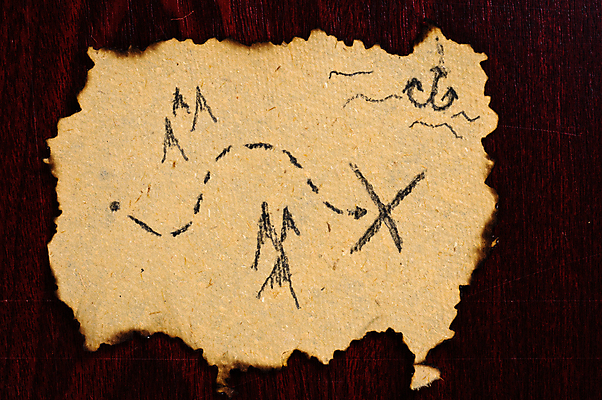 포토 JPG 해외이미지 종이 도로 섬 여행 백그라운드 지도 항해 사람없음 빨간색 갈색 노란색 검은색 골동품 기록 X 신비 검색 싸움 사냥 해적 보물 네비게이션 그런지 땅파기 루트 양피지 옛날 원고 지도책 화상 해외202004 해외포토 알파벳 길 컬러 컨셉 배_교통 교통시설 모션 책 상처 도둑 파일형식 이미지허브