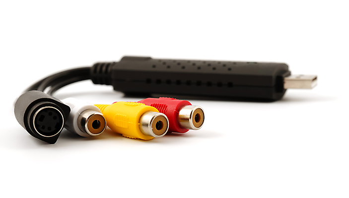 포토 JPG 해외이미지 선 백그라운드 통신 사람없음 전자제품 컴퓨터 노란색 금속 디지털 침묵 소리 장비 전선 흰색 플러그 코드 연결 USB 다발 오브젝트 보안 오디오 시스템 스테레오 동영상 DVD 고립 입력 해외202004 해외포토 컬러 재질 안전 파일형식 이미지허브