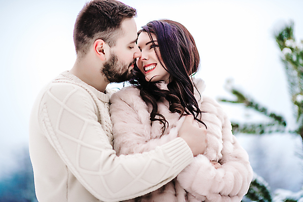 포토 JPG 해외이미지 나무 모델 드레스 포즈 백그라운드 겨울 자연 동화 바람 수염 사람 두명 유행 추위 흰색 우아함 고독 은색 매끈함 숲 실크 스웨터 드라마 공상 무료 천진난만 스타일 해외202004 해외포토 자연요소 식물 옷 계절 감정 컬러 컨셉 상의 날씨 직물 감각 생태계 파일형식 이미지허브