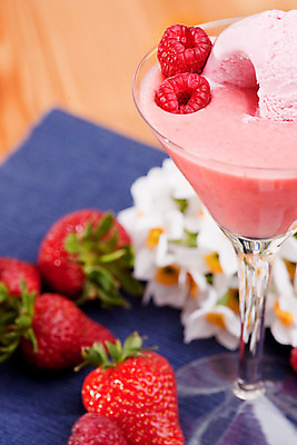 포토 JPG 해외이미지 열매 음료 음식 백그라운드 과일 딸기 디저트 건강 사람없음 야외 빨간색 여름 파란색 소풍 파티 얼음 식사 사막 우유 대접 신선 칵테일 달콤 먹기 크림 유기농 산딸기 설정 내추럴 떨림 숙성 해외202004 해외포토 자연요소 식물 웰빙 계절 컬러 모션 유제품 주류 이벤트 야외활동 맛 파일형식 이미지허브