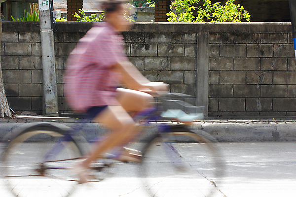 포토 JPG 해외이미지 도로 길 선 분홍색 이동 교통시설 모션 자동차 거리 사람없음 달리기 자전거 운전 오토바이 도시 소프트포커스 속도 장면 모터 방법 블러 선로 자동 해외202004 해외포토 육상교통 컬러 교통 컨셉 촬영기법 바이크 시설 파일형식 이미지허브
