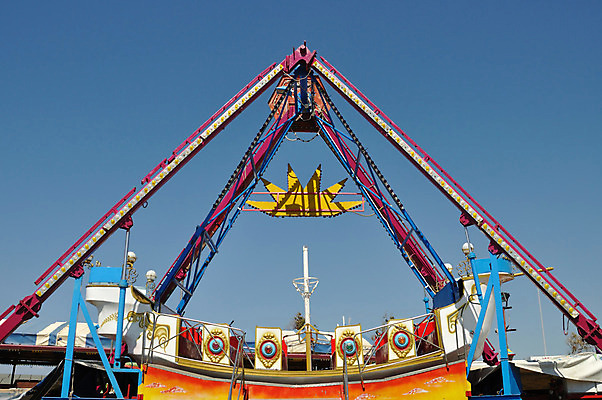 포토 JPG 해외이미지 모양 외관 행복 어린이 백그라운드 놀이 하늘 추상 사람없음 야외 장식 컬러풀 장난감 태양 금속 축제 장비 게임 놀이터 큼 철 묘사 그네 공평 해외202004 해외포토 자연요소 감정 컬러 무늬 재질 사람 크기 파일형식 이미지허브