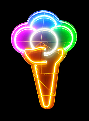 포토 JPG 해외이미지 백그라운드 아이스크림 사람없음 빛 얼음 검은색 램프 메시지 야간 심볼 사인 네온 빛망울 고립 광 해외202004 해외포토 자연요소 컬러 디저트 조명 파일형식 이미지허브