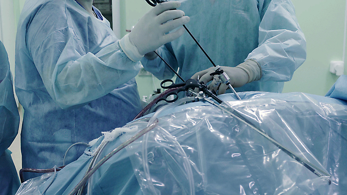 포토 JPG 해외이미지 손 장갑 신체 건강 병원 작업복 사람 사람없음 파란색 약 방 장비 환자 간호사 의사 기구 공구 절약 수술 닫기 질병 외과 순서 헬프 해외202004 해외포토 잡화 옷 컬러 컨셉 의학 모션 신체부위 치료 의료진 도구 도움 파일형식 이미지허브