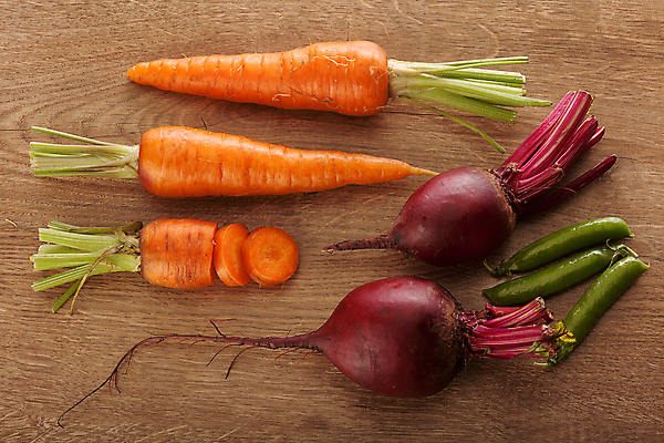 포토 JPG 해외이미지 음식 조각 채소 오렌지 탁자 요리 사람없음 목재 빨간색 초록색 농작물 식사 당근 수확 신선 완두콩 꼬투리 비트 수목 조감도 해외202004 해외포토 나무 컬러 가구 농업 과일 재료 콩 뿌리채소 파일형식 이미지허브