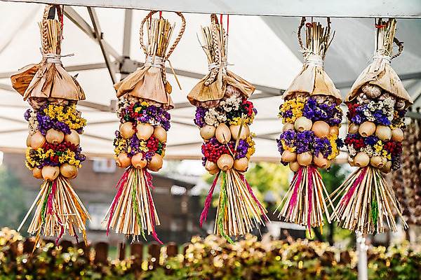 포토 JPG 해외이미지 전통 밧줄 줄 음식 백그라운드 농업 채소 재료 전구 자연 양파 주택 건조 건강 마늘 사람없음 빨간색 마을 주방 수확 시골 다발 향신료 보따리 유기농 매움 날것 내추럴 해외202004 해외포토 웰빙 산업 컬러 건물 맛 생태계 향미료 파일형식 이미지허브