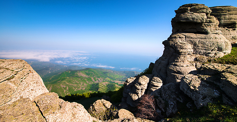 포토 JPG 해외이미지 공원 유럽 여행 자연 하늘 산 파노라마 풍경 사람없음 야외 초록색 여름 파란색 골짜기 계곡 바위 정상 숲 그리스 언덕 장면 전국 절정 메테오라 해외202004 해외포토 계절 공공시설 나라 컬러 촬영기법 세계문화유산 돌_바위 생태계 파일형식 이미지허브