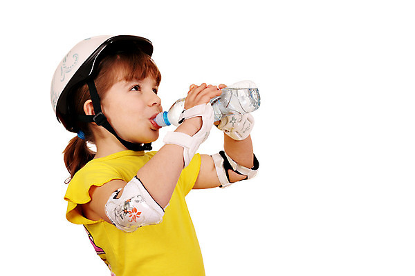 포토 JPG 해외이미지 백인 라이프스타일 여자 행복 음료 어린이 스포츠 건강 한명 사람 취미 물 운동복 장비 스케이트 스케이팅 롤러블레이드 보호 헬멧 롤러 스케이터 해외202004 해외포토 자연요소 서양인 1 옷 감정 스포츠용품 컨셉 겨울스포츠 운동선수 생활 보호장비 파일형식 이미지허브