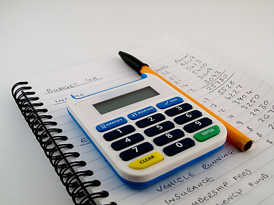 포토 JPG 해외이미지 손 돈 인터넷 비즈니스 안전 사람없음 금융 파란색 쇼핑 컴퓨터 숫자 상점 기계 키보드 신용카드 재산 암호 구매 플라스틱 절도 보안 상업 신분 전자 온라인 대출 빚 ATM 계좌 고립 매각 인출 해외202004 해외포토 문자 컬러 재질 신체부위 경제 전자제품 범죄 파일형식 이미지허브