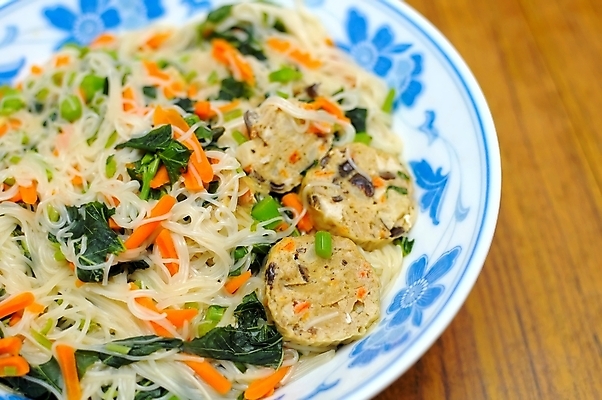 포토 JPG 해외이미지 라이프스타일 접시 음식 다이어트 채소 재료 건강 종류 요리 동양인 사람없음 식당 식사 중국 흰색 맛 메뉴 국수 매움 싱가폴 채식주의자 스타일 비건 해외202004 해외포토 식기 아시아 컬러 컨셉 인종 생활 상점 면류 채식 파일형식 이미지허브