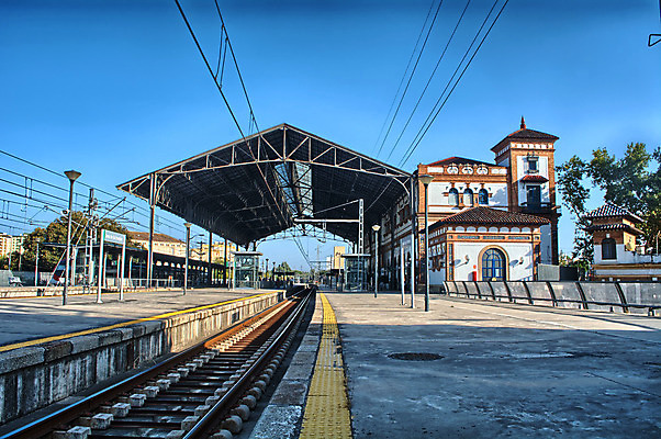 포토 JPG 해외이미지 외관 산업 여행 건축양식 통신 교통시설 모션 사람없음 야외 금속 기차 도시 센터 역 도착 속도 마차 승객 일반 단상 교외 방법 선로 터미널 해외202004 해외포토 건축 육상교통 교통수단 교통 재질 대중교통 시설 파일형식 이미지허브