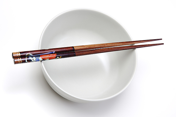 포토 JPG 해외이미지 스튜디오촬영 식기 접시 백그라운드 젓가락 주방용품 그림자 사람없음 컬러풀 한개 갈색 노란색 식당 흰색 도자기 원형 사발 해외202004 해외포토 도형 1 컬러 생활용품 수저 실내 상점 사기그릇 파일형식 이미지허브